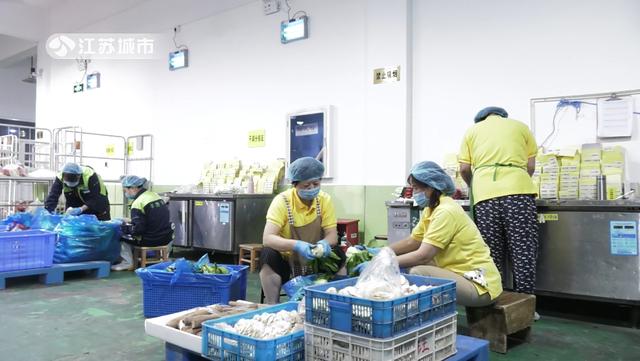 聚焦民生保障，《江蘇直通車》報(bào)道南京豐浩華食品供應(yīng)鏈的“糧倉(cāng)”守護(hù)者